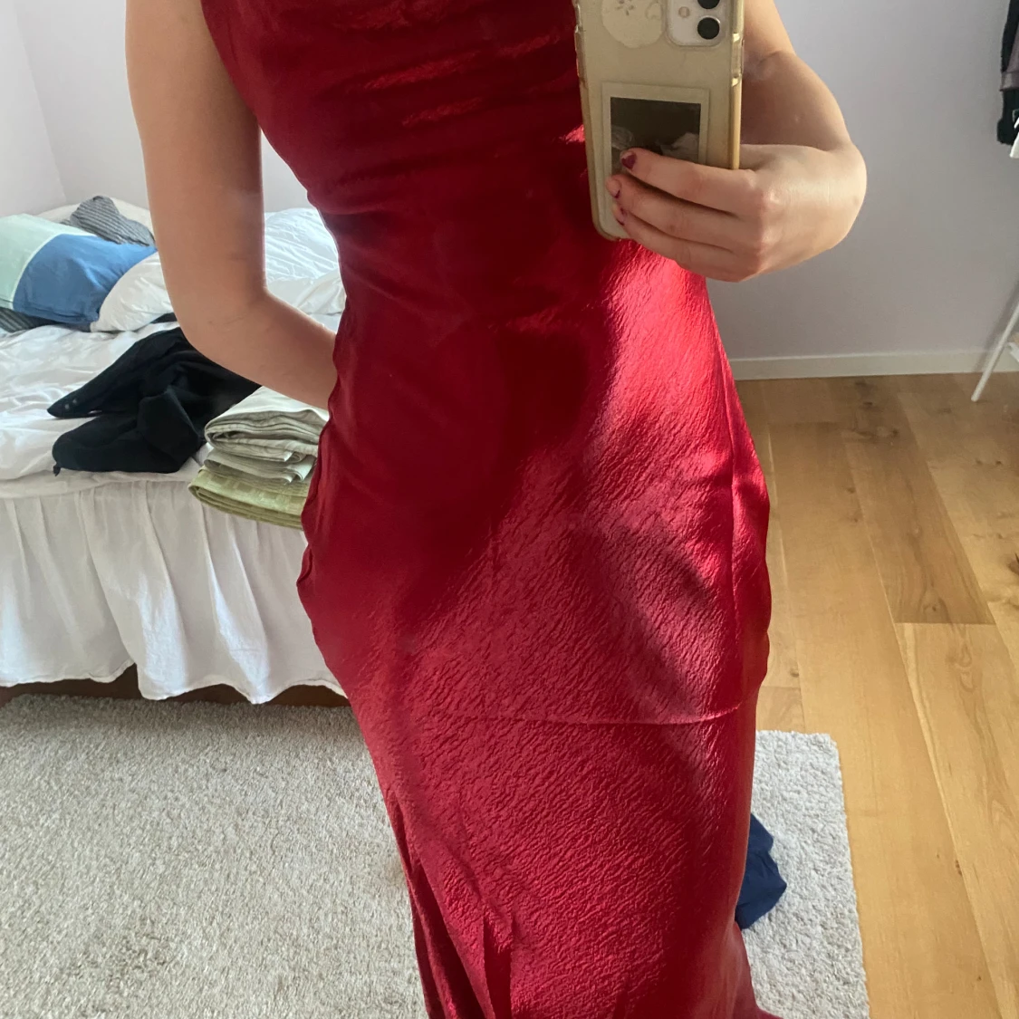 Röd satin balklänning - 90