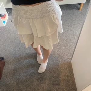 Vit sommar kjol - Vit sommar kjol