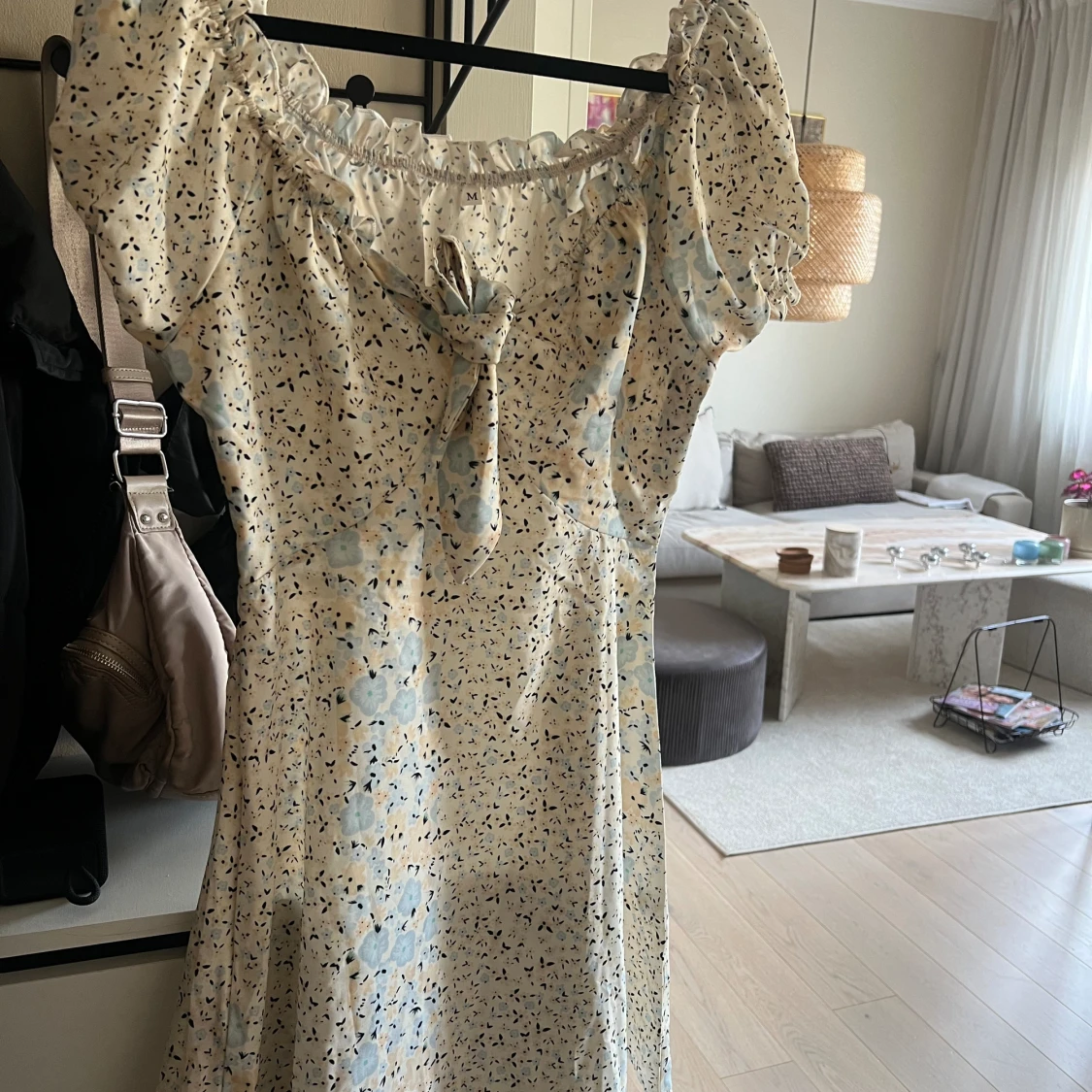 Gullig klänning  - 90