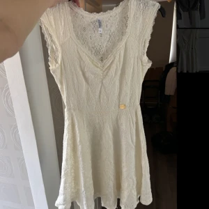 Studentklänning  - Köpt på Bubbleroom för 7 år sen, använd 1 gång, passar perfekt till student 