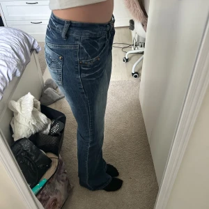 Bootcut jeans  - Säljer mina jättefina jeans då dom inte kommer till användning. Köpta här på plick för ett tag sedan men i bra skick! 