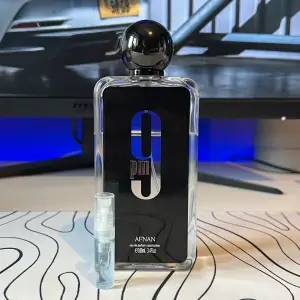 3ml sample av Afnan 9PM. Fantastisk parfym med noter av Vanilj, Äpple och Bergamott😍 Hör av dig för billigare frakt!