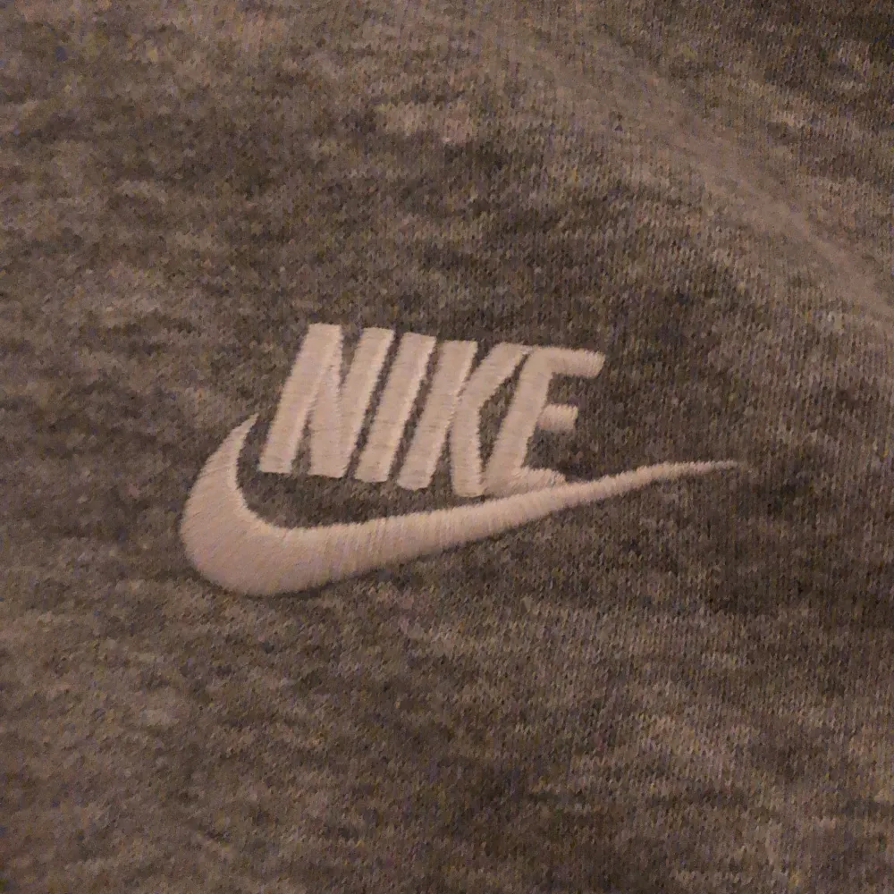 En Nike hoodie som knappt är använd💗. Hoodies.