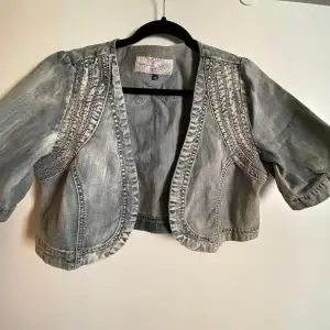 Supersnygg vintage jeans bolero helt ny (OBS sitter  som en M)