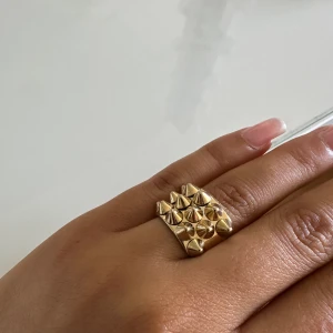 Edblad ring guld  - Kommer inte till användning. Storlek m (17,5) 