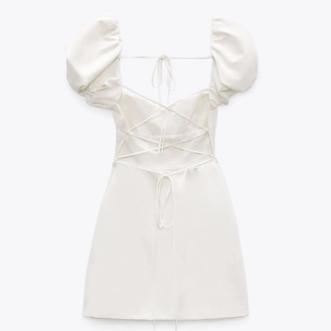 Vit zara klänning med öppen rygg - 92