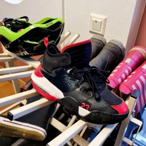 Säljer mina jordan 2.använda 10 gånger storlek38/39. - Snygga skor till sommaren.är i bra skick 