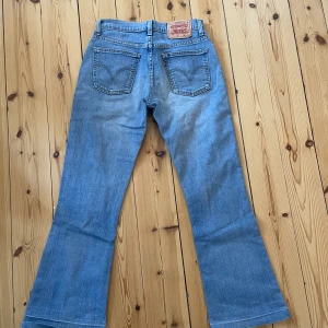 Levis jeans - Säljer dessa bootcut Levis jeans i PERFEKT skick! Waist-37 Innebenslängd- 74💛