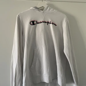 Champion hoodie - Lite fläckig på vissa ställen.  Barn xxl, skulle tippa på att det är Xs/S.  