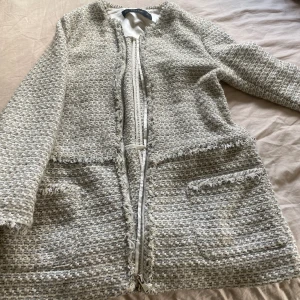 Vårjacka - Vårjacka från Zara storlek M, går inte längre att köpa💗