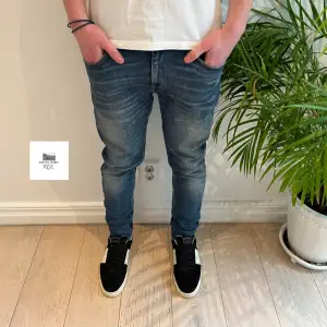 Tiger of Sweden jeans | Size - W32 L32 | Modell - Evolve | Pris - 499kr | Modellen är ca 182cm lång | Fraktar via postnord eller instabox på köparens bekostnad | Hör av dig vid minsta fråga eller fundering // 