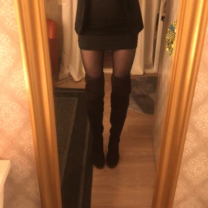 Höga stövlar - Mörkbruna höga stövlar i storlek 36