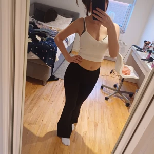 Flare byxor - Ginss egna flared tights, jätte söta, bekvåma och funkar till allt!