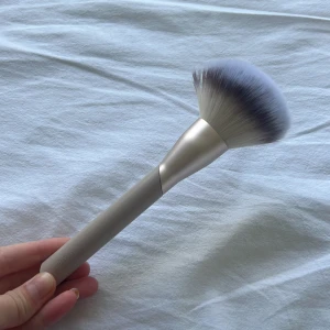 Sminkborste  - Oanvänd och ny kostar över 200kr nypris 