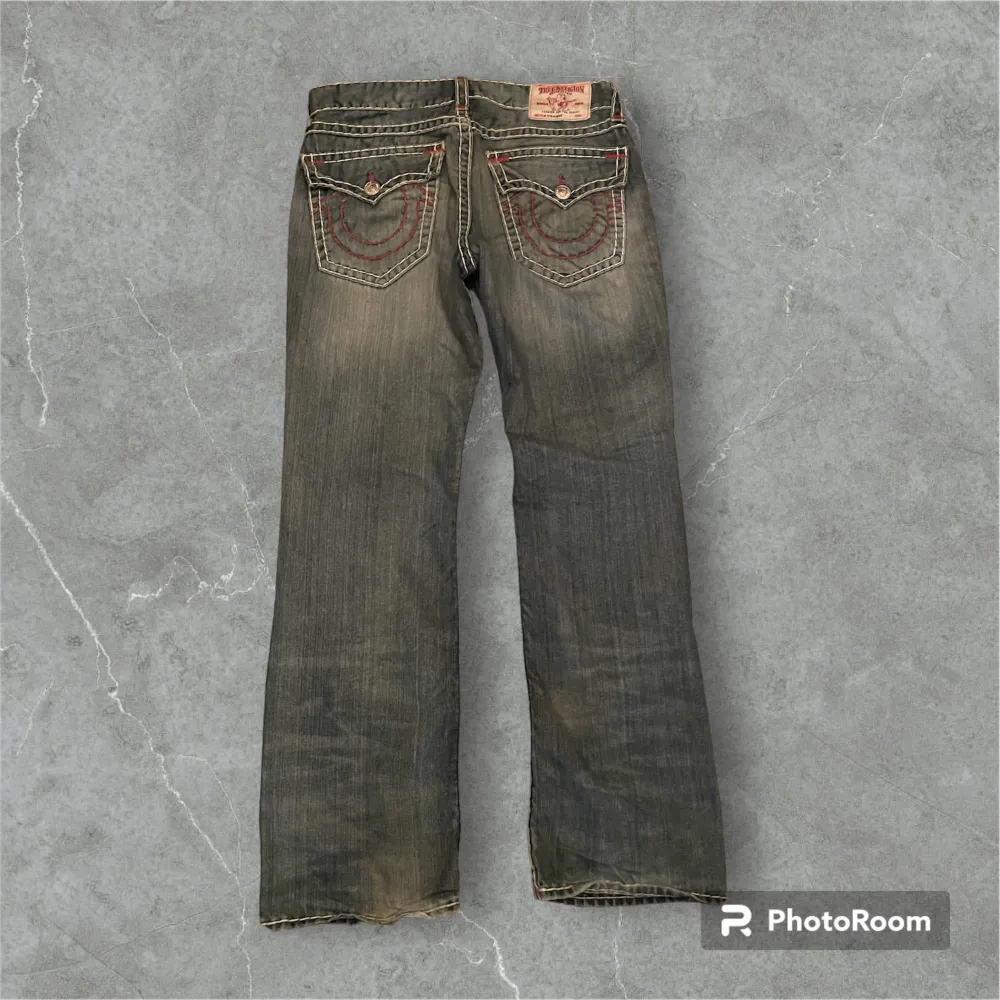 red fat stitch trues 😭🙌❤️ jävligt bra skick, skriv i dm för bild på defekter . Jeans & Byxor.