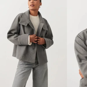 Kort kappa - Säljer min korta kappa då jag inte använder den. Använd endast en gång.