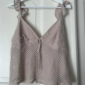 Linne  - Håligt linne med låg rygg. 