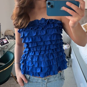 Topp!  - SÅÅÅ SNYGG bandeau topp!!! Storlek L men den är liten du storleken så skulle säga att den är M