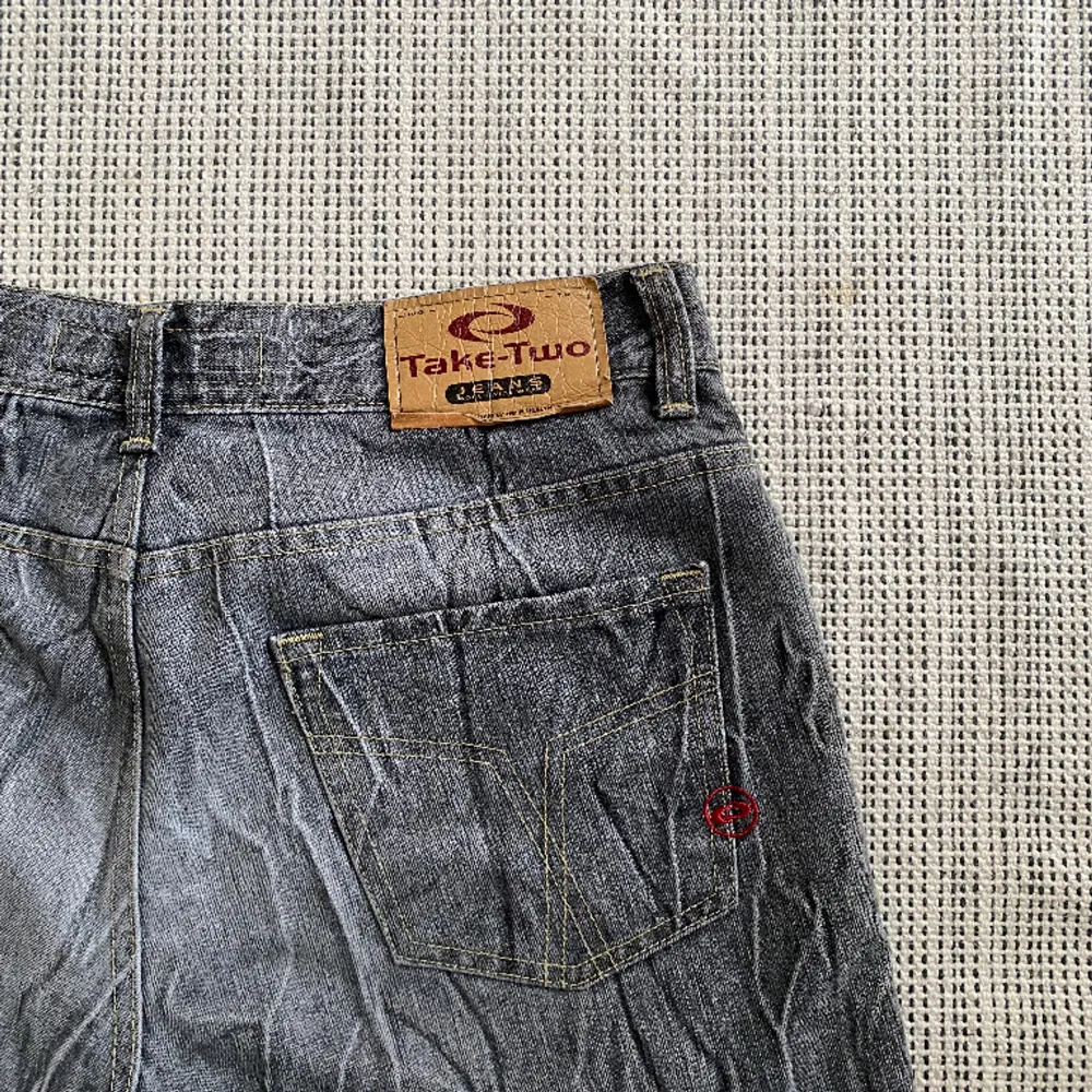 90s flared jeans köpta på humana, sitter perfekt . Jeans & Byxor.
