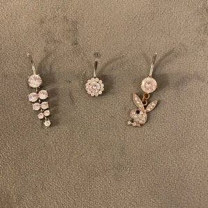 Navelpiercingar💗 - Säljer då jag aldrig använder dessa. Obs. Säljer inte med kulor då jag tappar dom jämnt. Säljer för 29kr styck