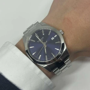 Tissot Gentleman Quartz - Vi säljer nu denna eftertraktade Tissot gentleman Quartz i nyskick. Box, extralänkar och cert tillkommer!  Skriv för fler bilder eller vid funderingar! Nypris: 5295