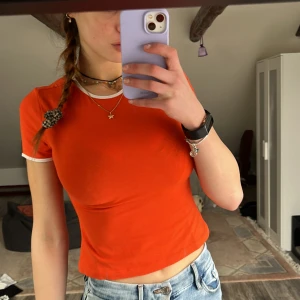 Färgglad T-shirt - En färgglad mjuk tröja. Aldrig använt i storlek S