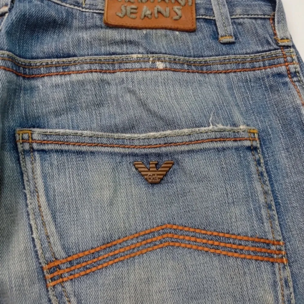 Riktigt snygga Armani jeans i storlek 32 Ett utav de fetaste jeansen jag köpt.   . Jeans & Byxor.