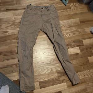 Gant Chinos - Gant Chinos strl 158/164. Använda ett fåtal gånger.  Nypris 700kr