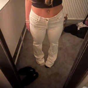 ralph lauren jeans - skit snygga ralph lauren jeans som tyvärr har blivit förstora, vet tyvärr inte storleken på dem men dem är förstora för mig i midjan. innerbensmåttet är 84 cm och midjemåttet är 40 cm. skriv om du är intresserad eller har frågor!