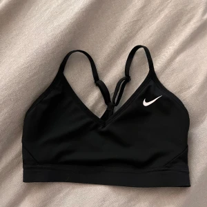 sport bh - Jättefin sportbh ifrån nike som är i super skick. Står s i men skulle mer mer säga att den är som en xxs/xs💞