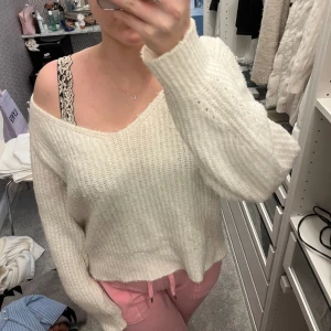 Stickad mys tröja - Stickad tröja från Dilvin!!🥰Men köpt på Nelly! Ingen storlek står, men passar perfekt på xs-m