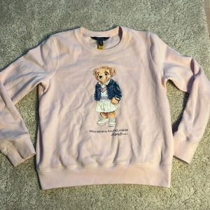 Ralph Lauren tröja - Ljusrosa Ralph Lauren tröja för barn i mycket fint skick!