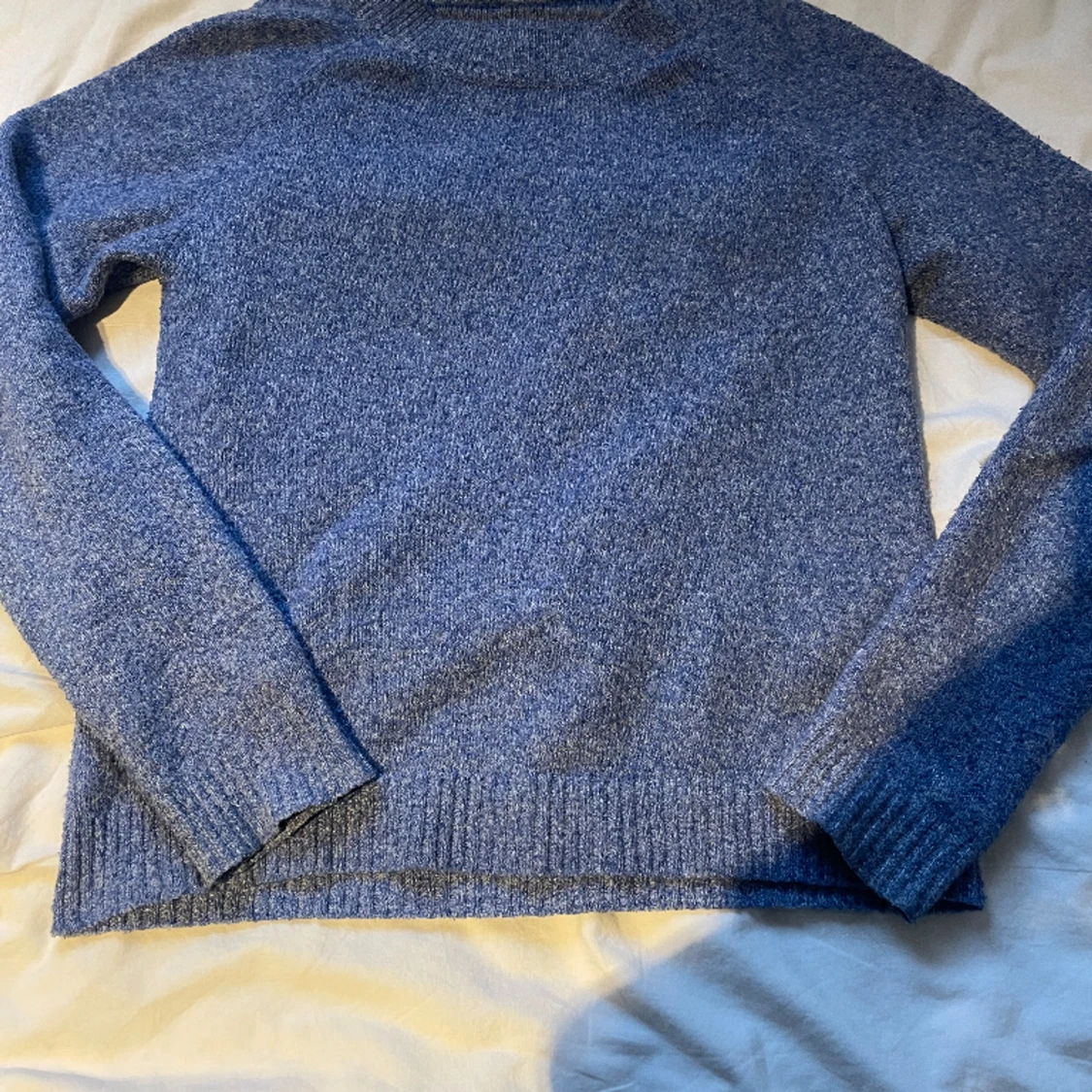 Blå stickad tröja