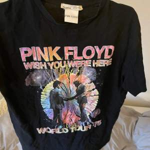 cool t-shirt med pink floyd både fram och bak!💕