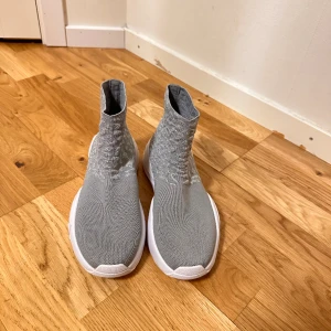 Skor  - Helt nya skor, aldrig använda! Storlek 38 jag köpte från Zalando, ordinarie pris 1350kr 