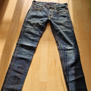 Replay Anbass - Replay anbass i nyskick Slimfit  Nypris 1799,- 
