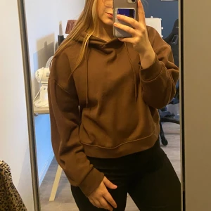 Hoodie brun - Brun hoodie från Laget 157, lite nopprig (se bild)