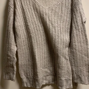 Stickad tröja - Oversized stickad tröja  Storlek M  Pris diskuterbart 