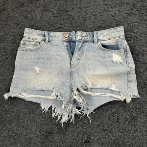 Mini jeansshorts - Fina jeansshorts i bra skick!