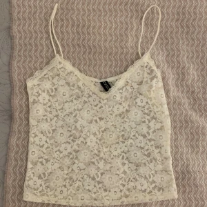 Spets linne - Trendigt spetslinne från hm💕 aldrig använt, strl XS. 