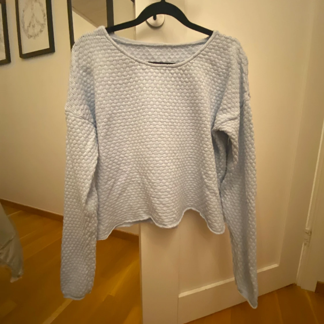 Stickad ljusblå tröja - 91