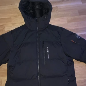 Sail racing jacka - Sail racing jacka i storlek L-Large. Använd ett fåtal gånger men inga synliga hål eller skador