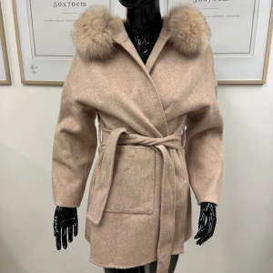 Alicia coat Camel  - Kappa med äkta avtagbar päls. Helt ny och oanvänd.  Ord pris 2199kr