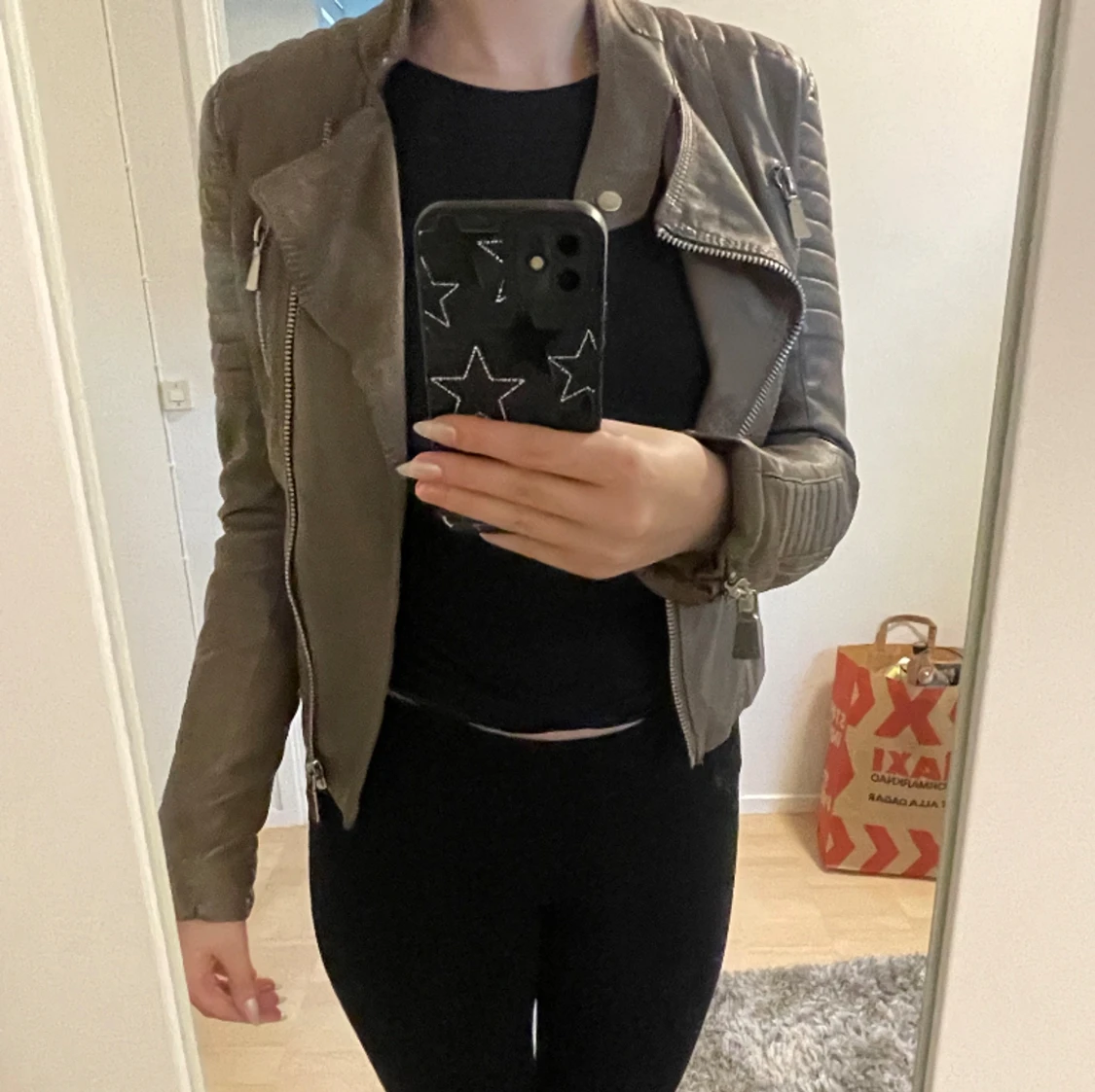 Skinnjacka/vårjacka  - 91