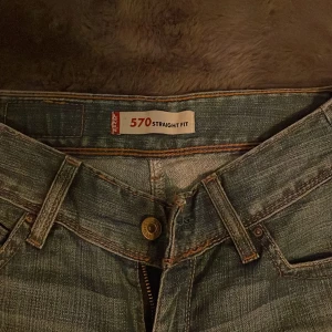 Vintage Levis jeans  - Säljer dessa Levis jeans som är köpta här på Plick. Säljer då de inte passar mig längre. Det är bara att skriva vid funderingar.💕