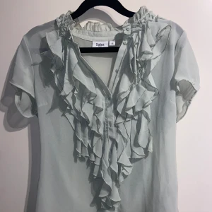 Kortärmad blus - Från Saint Tropez i storlek XS, har använt fåtal gånger därav priset.