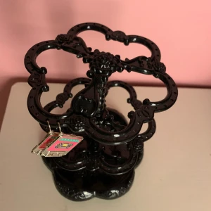 Örhängeställ/hållare - Få upp dina örhängen snyggt och prydligt. 