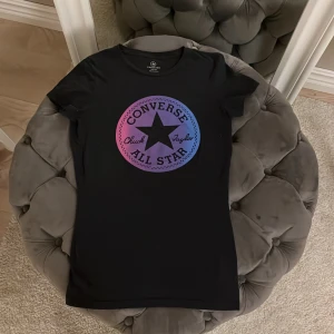 Converse all star T-shirt  - Så fin och spexig limited edition T-shirt från converse! Färgklick 😍