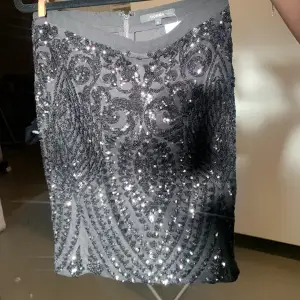 Säljer denna coola kjol från Donna som inte kommit till användning, lappen är kvar⭐️ 