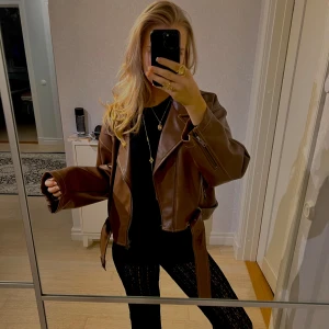 Brun vårjacka - Bianca X Nelly gammal kollektion, slutsåld. Helt oanvänd 